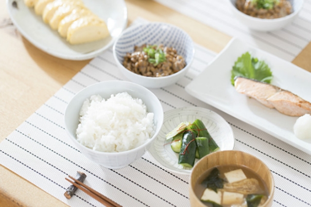 Không ăn tinh bột vào buổi tối có giúp giảm cân nhanh hơn?